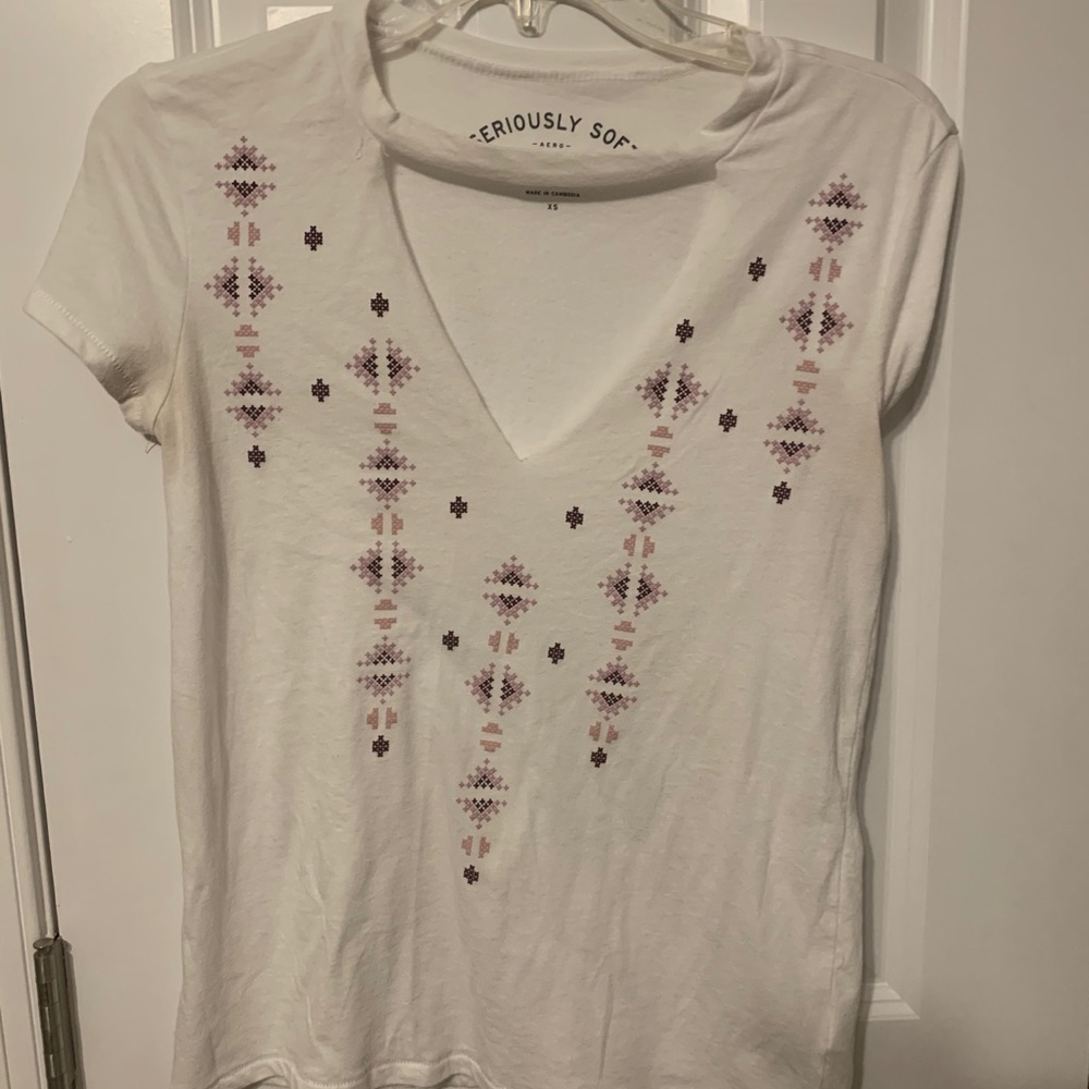 American Eagle v neck line t-shirt